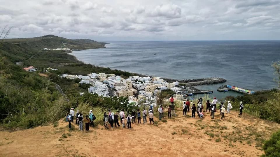 從西屏山頂鳥瞰山海聚落