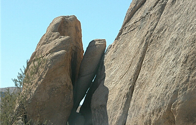 如三明治的巨岩 如三明治的巨岩
