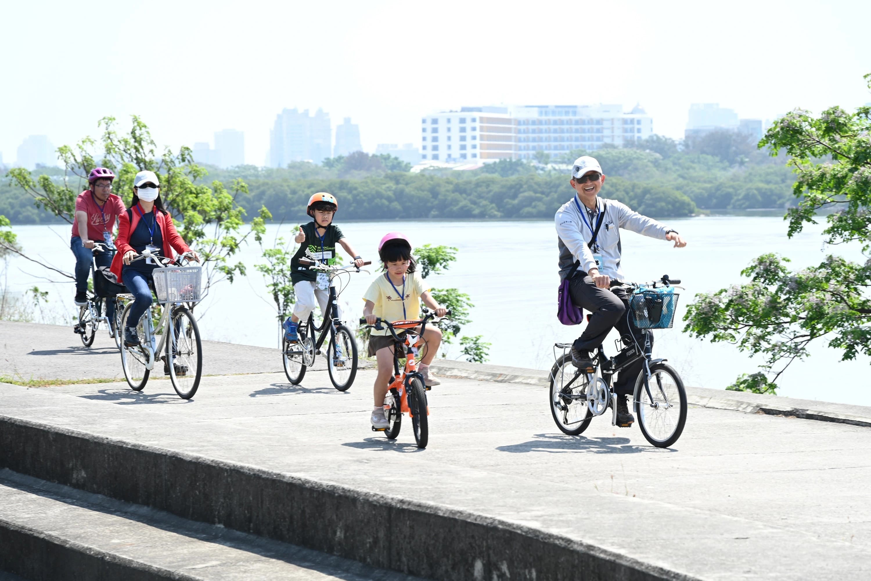 由志工老師領騎沿途導覽解說