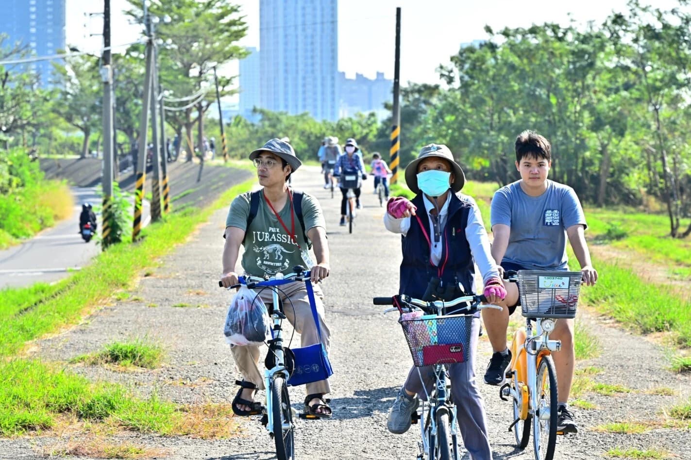 由志工老師領騎沿途導覽解說