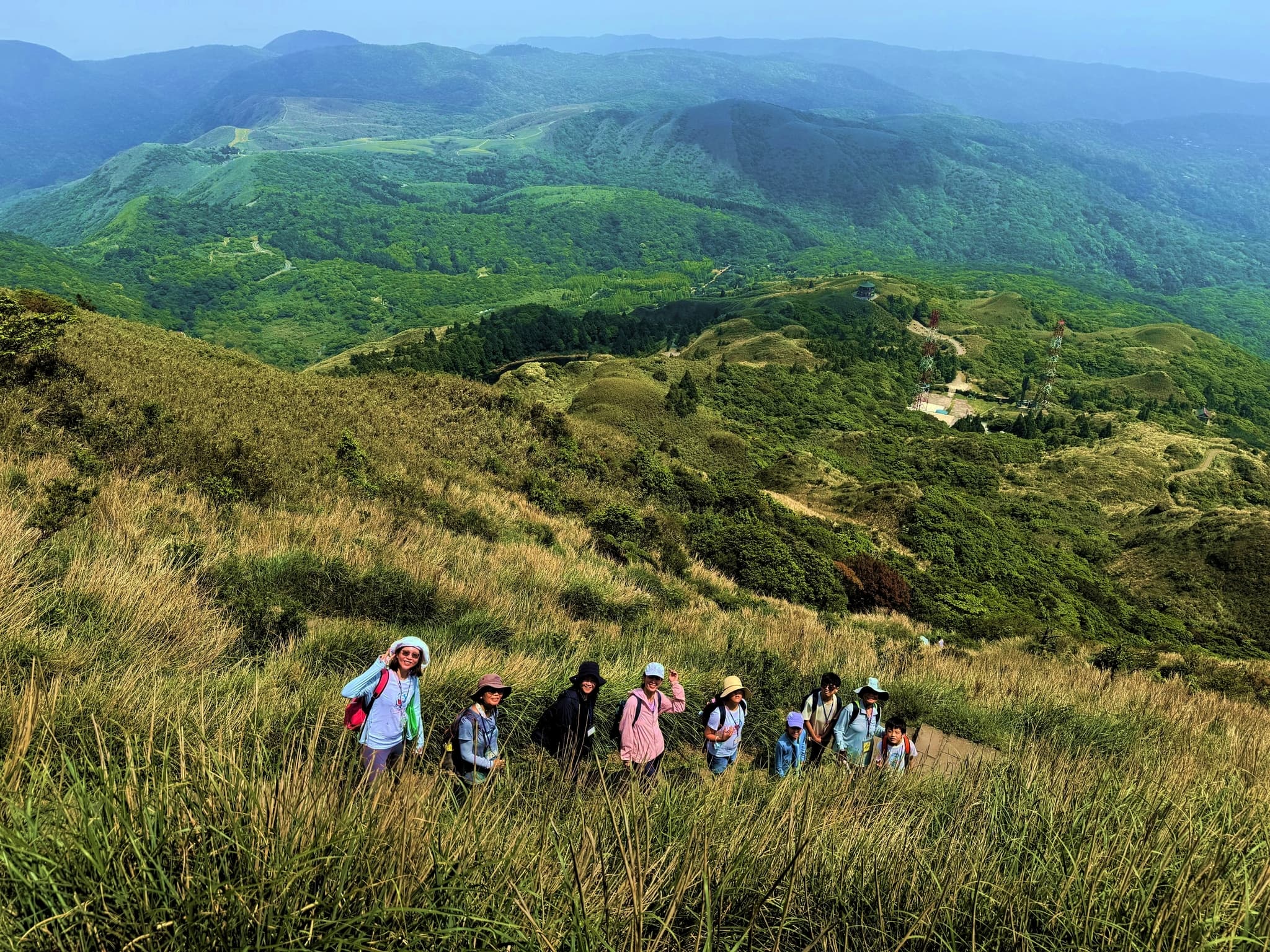 七星山東峰下冷水坑步道，沿途視野自然開闊