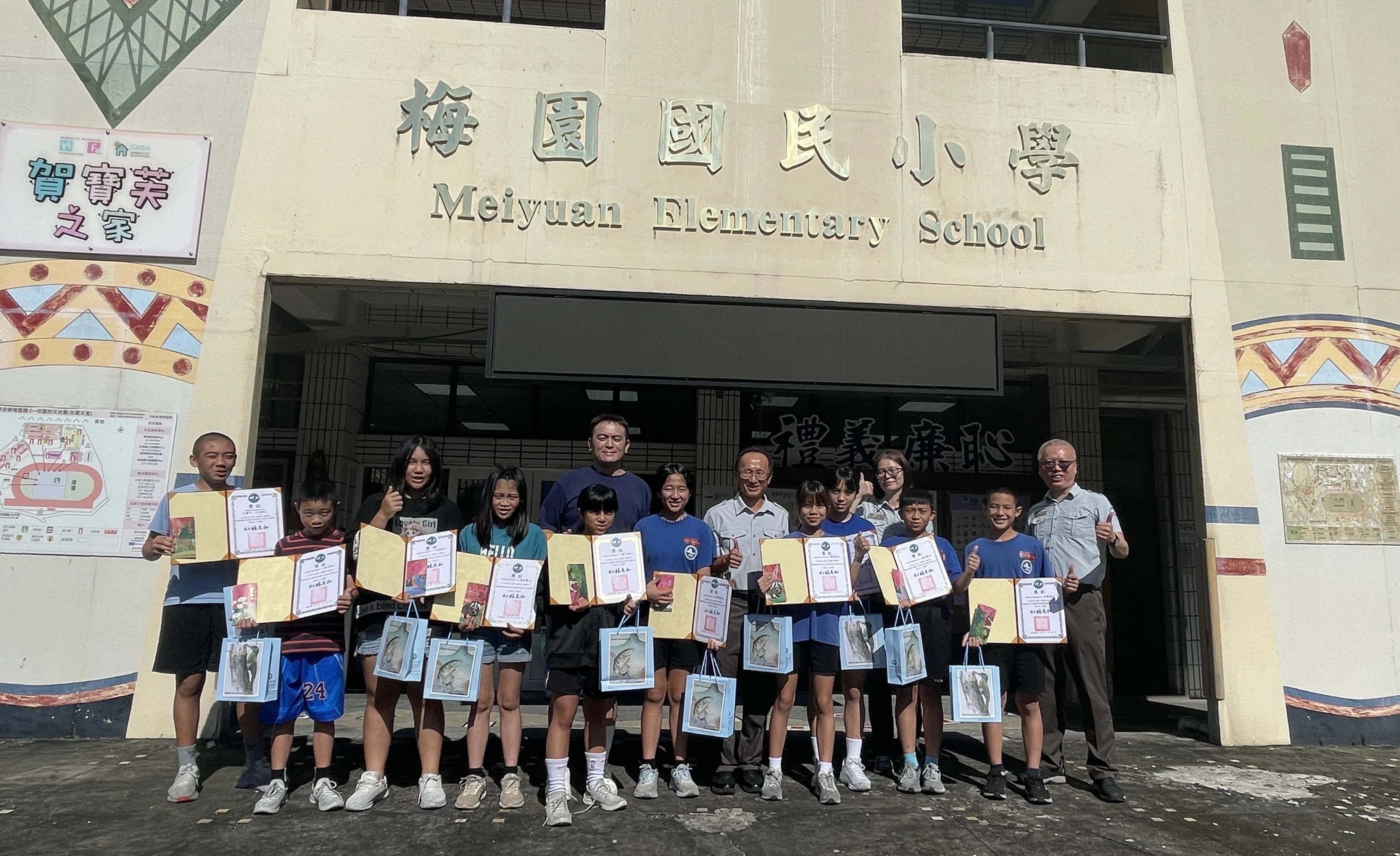 雪霸處於115年6月24日前往苗栗縣梅園國小舉行獎助學金頒獎儀式