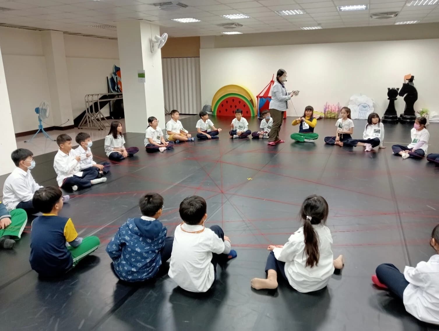 透過遊戲帶領學生建立愛護生態的觀念