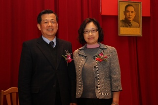 雪霸處李秋芳處長(右1)及營建署童健飛副署長(左1)