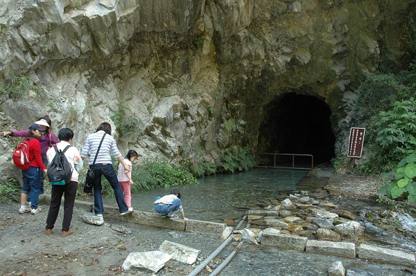 水簾洞口的水池