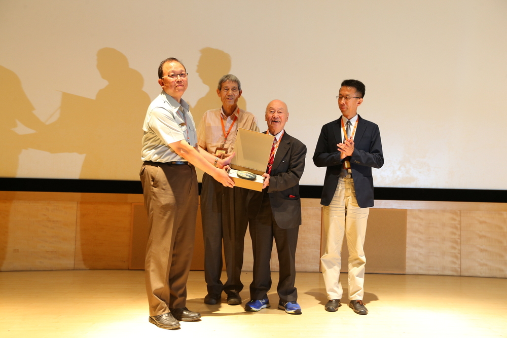 6月29日臺灣櫻花鉤吻鮭命名100週年專題演講，向國寶魚保育前輩致敬，左起楊模麟處長、林曜松教授、張崑雄教授、鄭達智教授