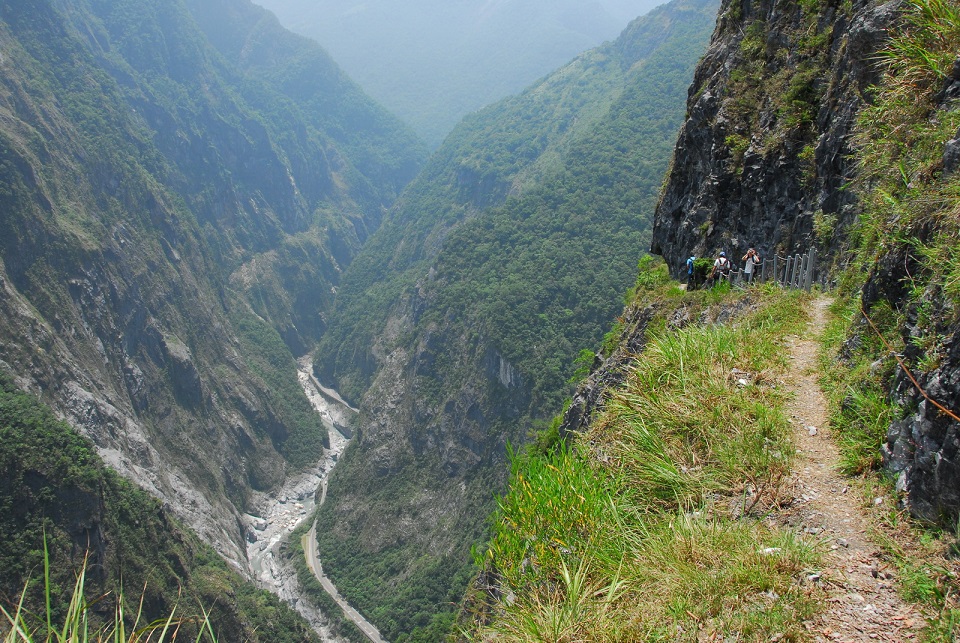 alt-Installation of Safety Facilities at Taroko National Park’s Zhuilu Old Road Trail closure to be apportioned into three phases starting from September 15th, 2020-1