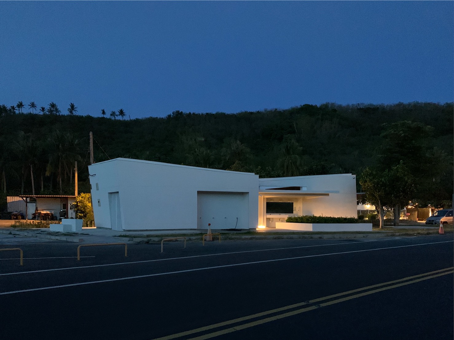 白砂公廁夜間照片(另開新視窗)