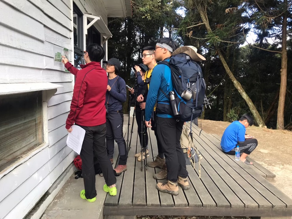 雪霸處人員於七卡山莊查核及宣導