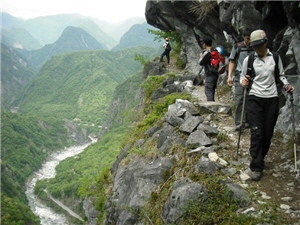 The path of Taroko’s most famous Zhuilu Old Road is rocky but breathtakingly beautiful. 