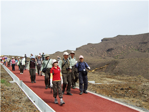 參訪過程中日本派當地志工導覽解說