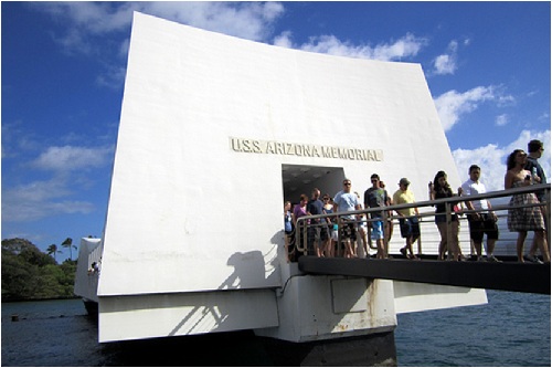 alt-紀念二戰珍珠港事件亞利桑納號戰艦紀念館被質疑管理不善-1