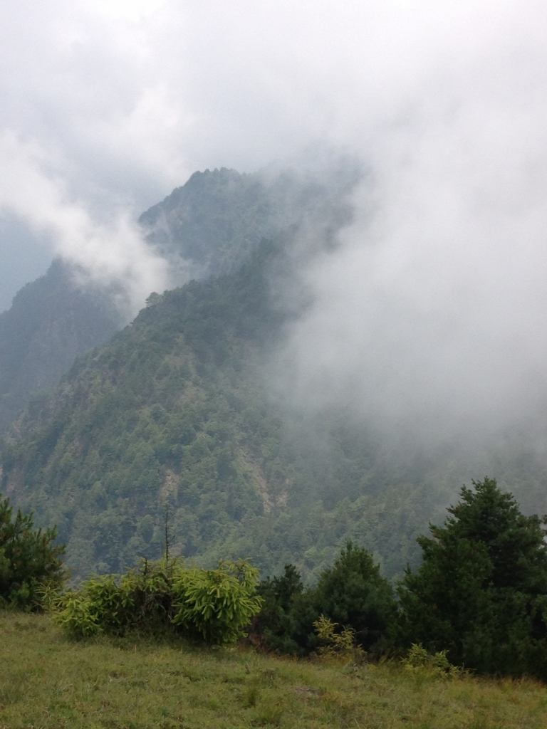 鹿林山步道可見玉山山脈壯麗的山岳景觀