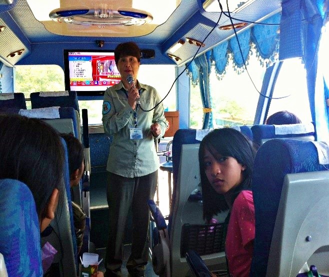  帶領原住民學童進行環境教育活動