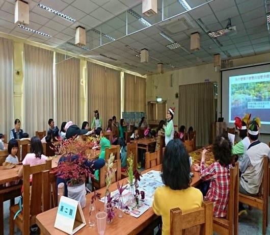 自然遊戲「彩葉片片」 以PPT介紹-彩葉的形成