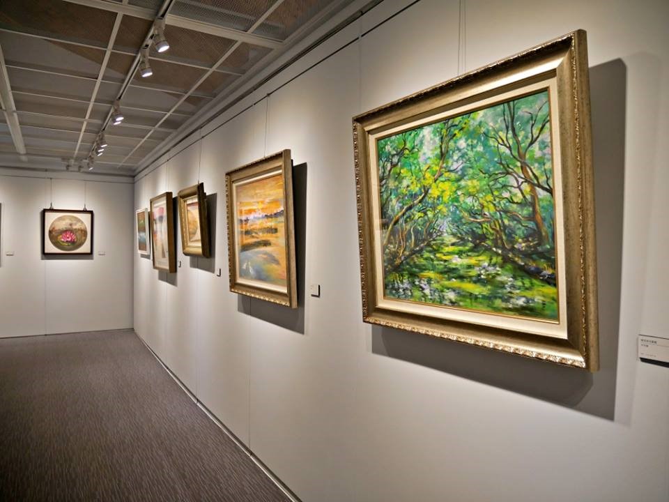 遊客中心2樓長期展出台江意象相關藝術品 (國家公園電子報編輯小組提供)