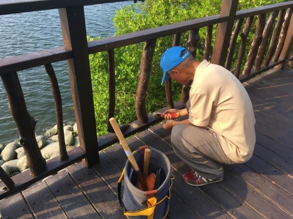 工班志工平時需修補園區設施