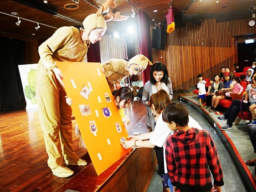 劇場中途安排邀請觀眾找尋實踐無痕山林的方法  (國家公園電子報編輯小組提供)