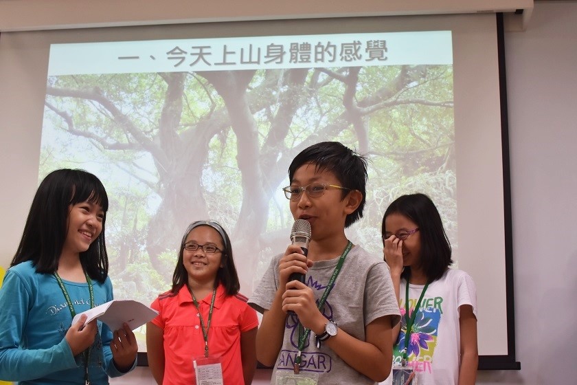 學員進行戶外觀察後的心得分享 (壽山國家自然公園籌備處提供)
