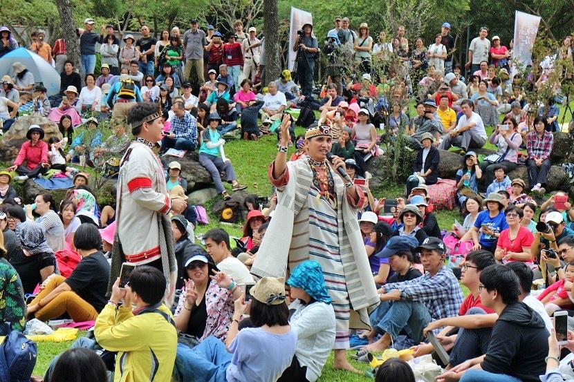 峽谷二重唱則是由2位太魯閣族在地歌手 簡明賢(瓦旦.諾布)、簡仁智所組成， 演唱原住民太魯閣族傳統歌謠， 期許透過演唱傳承其太魯閣族文化之使命  (太魯閣國家公園管理處提供)