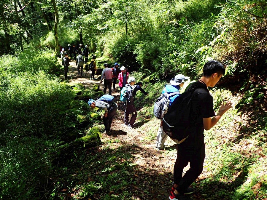 學員在蜜月小徑設置穿越線與定點調查