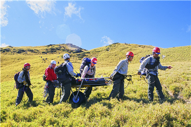 2004年美國救難專家來台為民間救難團體進行救難員的訓練／歐陽台生提供