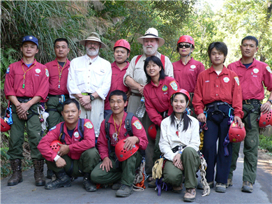2002至2005年，美國山區救難協會派員指導南投、花蓮山區救難隊，林政翰協助翻譯／林政翰提供