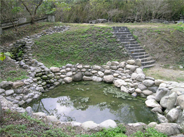 玉山國家公園梅山遊客服務中心的生態池／陳其澎提供