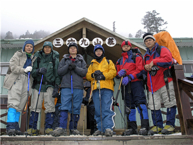 入山總量管制是確保遊客登山安全的方法，每位入山遊客都該尊重保育巡查員的職責所在。/ 林永賢提供