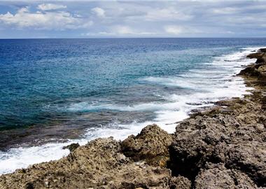 墾丁國家公園後壁湖海洋資源保護示範區，是珍貴的珊瑚礁潟湖地形，堪稱天然的海洋生物孕育場所。/elwynn攝