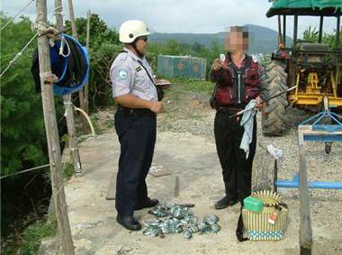 經過資源保育觀念的溝通和柔性勸導後，落實執法就是最後的防線。/蕭再泉提供