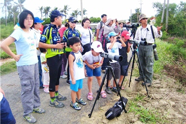 劉川正帶領民眾進行解說的工作/劉川提供