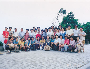 1987年張教授到雪霸國家公園參與地理教師實查環境教育。/張教授提供