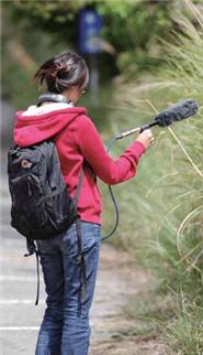 進行收音的工作