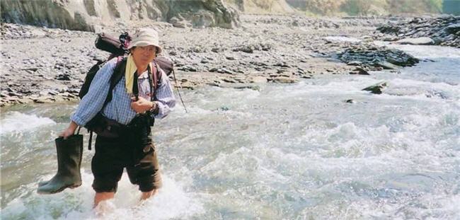 美國俄亥俄州立大學野生動物學博士，現任國立台灣師範大學生命科學系教授。研究專長為野生動物學、生態行為學，長期致力於台灣梅花鹿之研究與復育工作。 