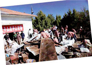 2010年3月的「七卡山莊淨山活動」，清出高達608公斤的垃 圾，人們對山林保育的維護，究竟做到了幾分？ / 雪霸國家公 園管理處提供