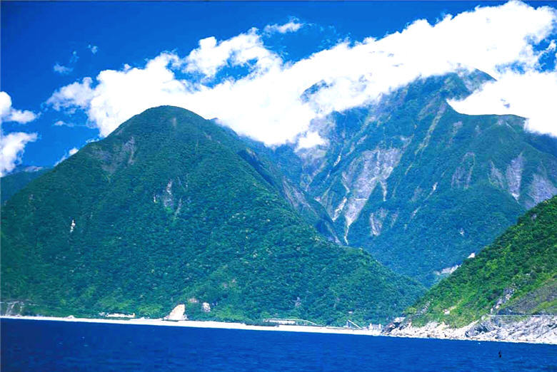 太魯閣園區北界的卡那岡溪，古里馬曾在這裡登陸上溯，看見壯麗的峽谷與濃密的森林。