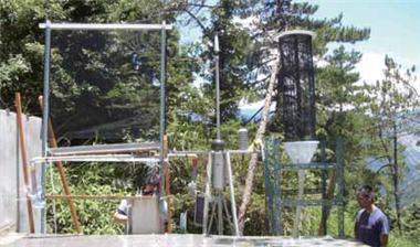 自行設置的儀器體積龐大且組件多，光組裝與架設都 是一門學問／林博雄提供