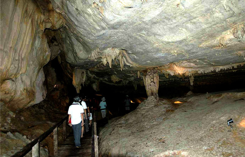 姆魯國家公園擁有著世界上最寬最廣的鐘乳石洞穴