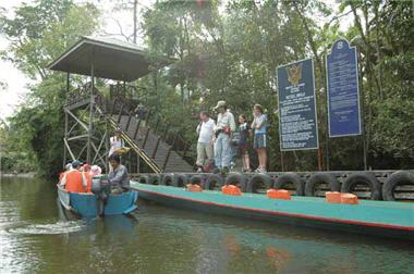 姆魯國家公園嚴格控制入園人數,以確保園內物種不遭受到過度的打擾