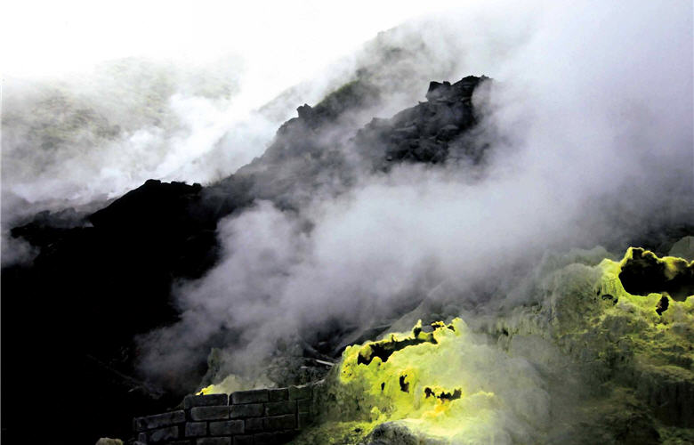 火山脈動就像是地球的呼吸，一舉一動都受人矚目/ 營建署國家公園組提供(2009年eye 上國家公園金牌獎，鄭玉員攝)