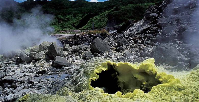 大屯火山群的火山地熱奇景下，是否有蠢蠢欲動的岩漿庫？ / 徐簡麟攝