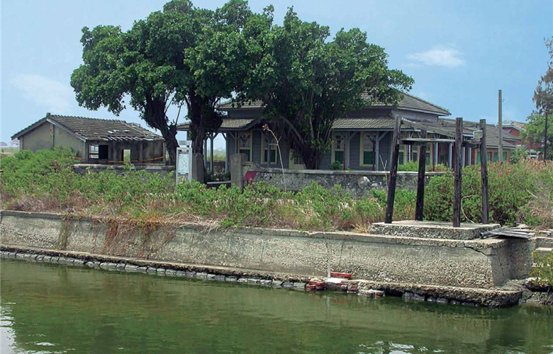 The wharf for salf transport and the office for salt business./ by Yi-cong Weng