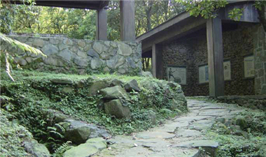 Hangbing's House was once a tavern for people who took a break here before heading for the steep section of the trail./ Provided by Yi-chang Liu