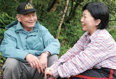 Ms. Ru-lin Xu draw the maps of the trails in detail, which well serve asprecious historic data.