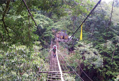 Yisila Suspension Bridge, built during the Japanese rule, is located in the west of Yisila Police Station on Japanese Occupation Era Batongguan Traversing Trail./ Provided by YSNP Headquarters