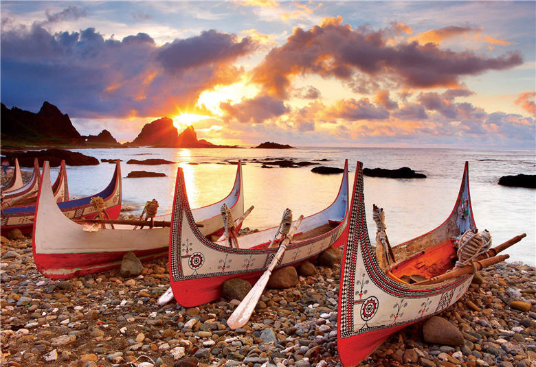 The balangay, or the plank boat, is a symbol of marine culture and at the same time a blend of wisdom in utilizing resources in the mountains andforests, aesthetics of art, and experiences accumulated in marine life. /by Jin-yuan Dai