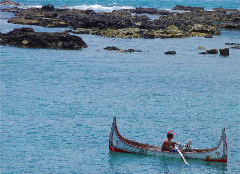 The rough seas pose a grave challenge to the Taos, who, nevertheless, are confident in overcoming it./ by Zhen-yi Zheng