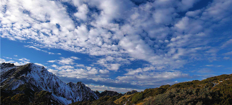 For Liao, it is the exploring, learning, and sharing beyond his lenses that are of true value and meaning in his life.In the picture is Yuanfong, Yushan.