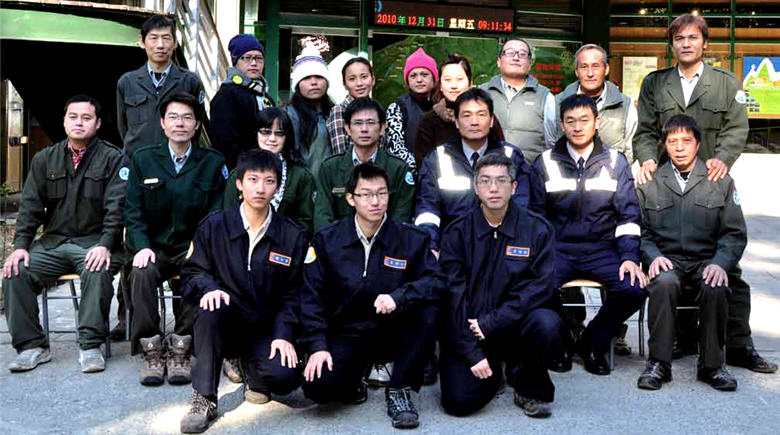 The past （Previous） and present of Xuejian Station. After 90 years, the place seems a modern version of its long-ago state.／Photo provided by Zi-cai Zhang; copied by Jia-hong Chen from archive photos